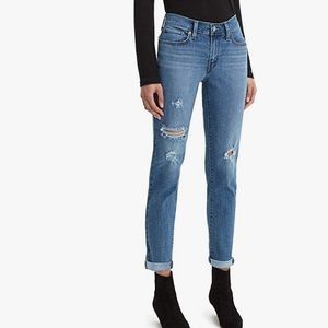 Women’s Levi’s boyfriend jeans